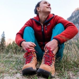 Columbia Women's Newton Ridge Plus Waterproof Amped Hiking Boot (7.5)